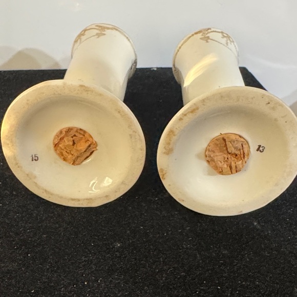 Beautiful vintage Ivory Salt & Pepper Shakers could be Lenox or Noritake - Picture 3 of 4